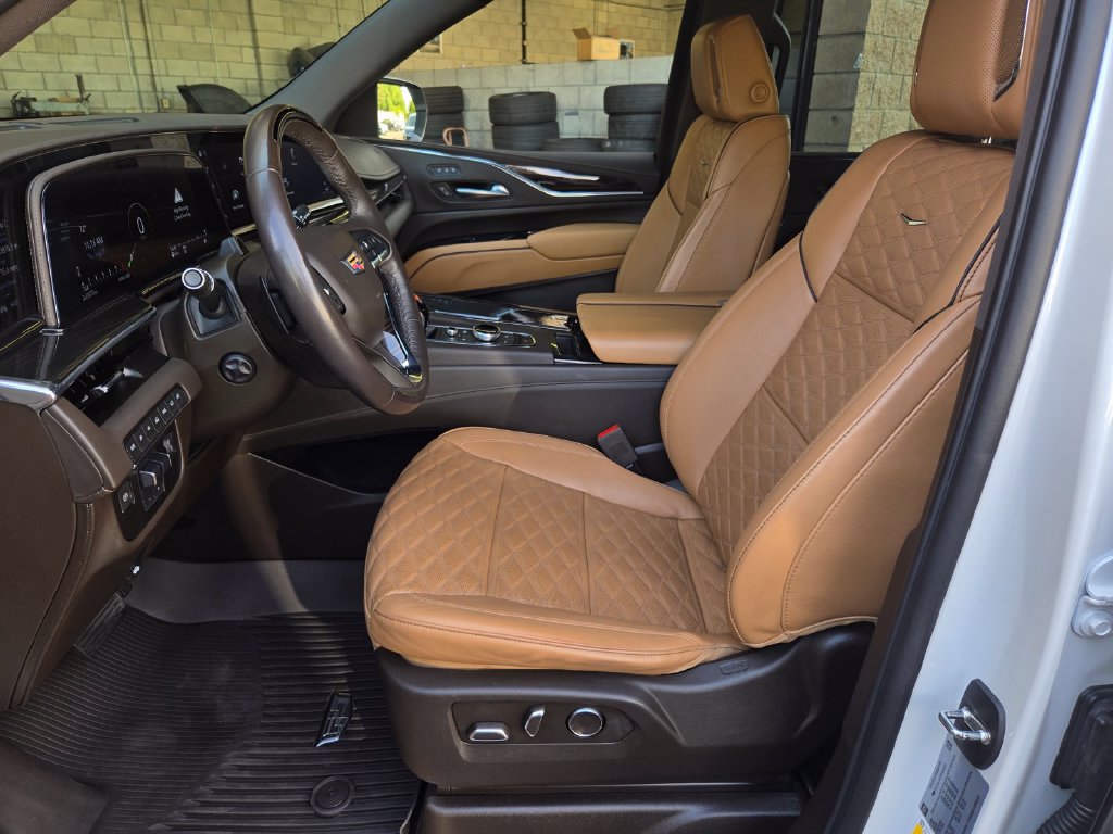 Used 2023 Cadillac Escalade Premium Luxury w/ Performance Package AWD/4WD image 20