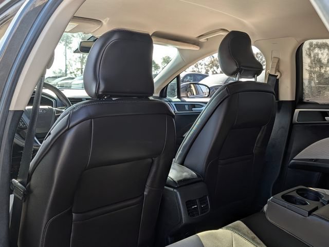 Used 2019 Ford Fusion SE w/ Equipment Group 151A FWD image 12