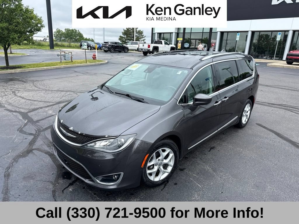 Used 2017 Chrysler Pacifica Touring-L Plus w/ Advanced Safetytec Group FWD image 2