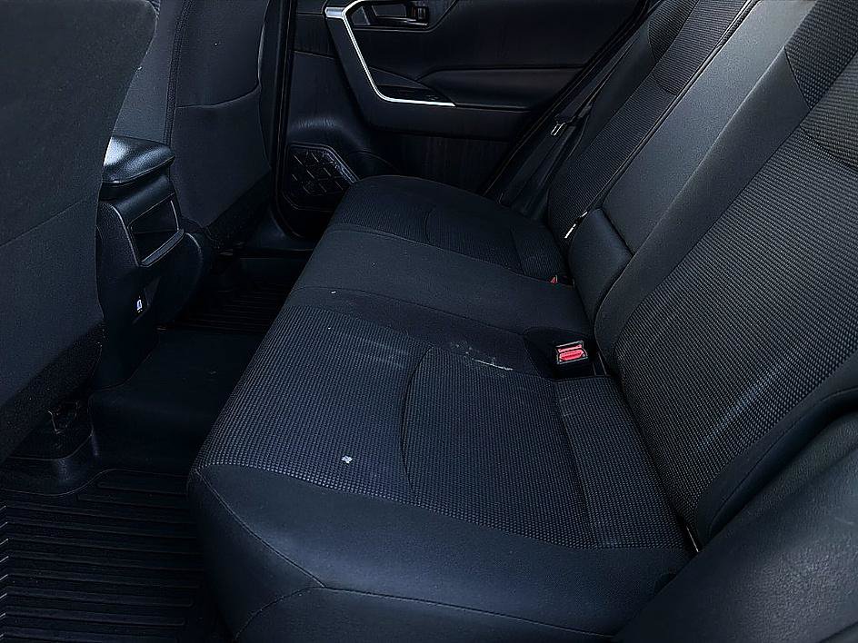 Used 2019 Toyota RAV4 LE FWD image 8