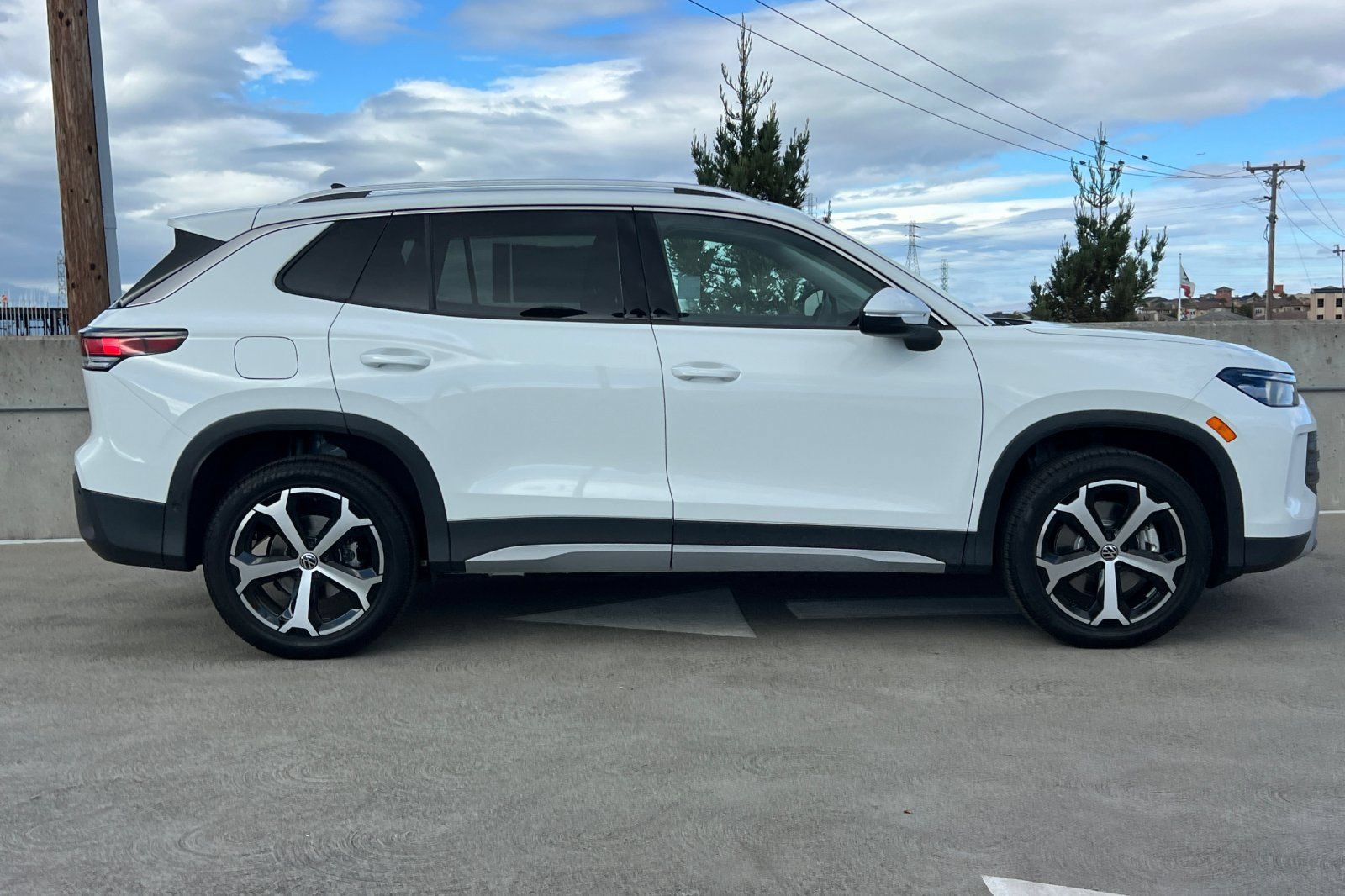 New 2026 Volkswagen Tiguan SE AWD/4WD image 3