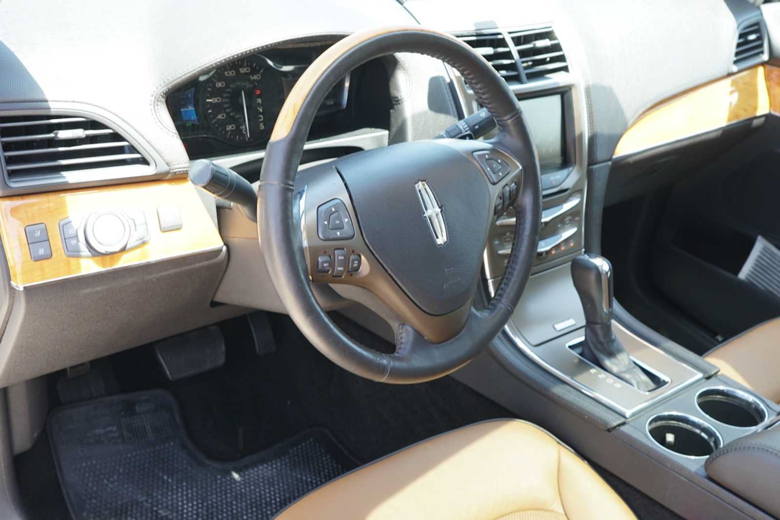 Used 2015 Lincoln MKX FWD w/ Equipment Group 102A image 8