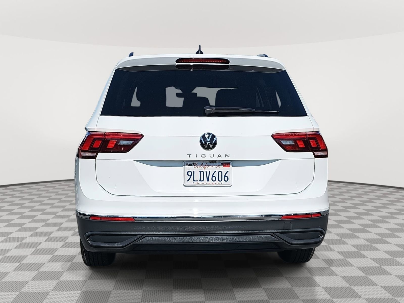 Used 2024 Volkswagen Tiguan S image 6