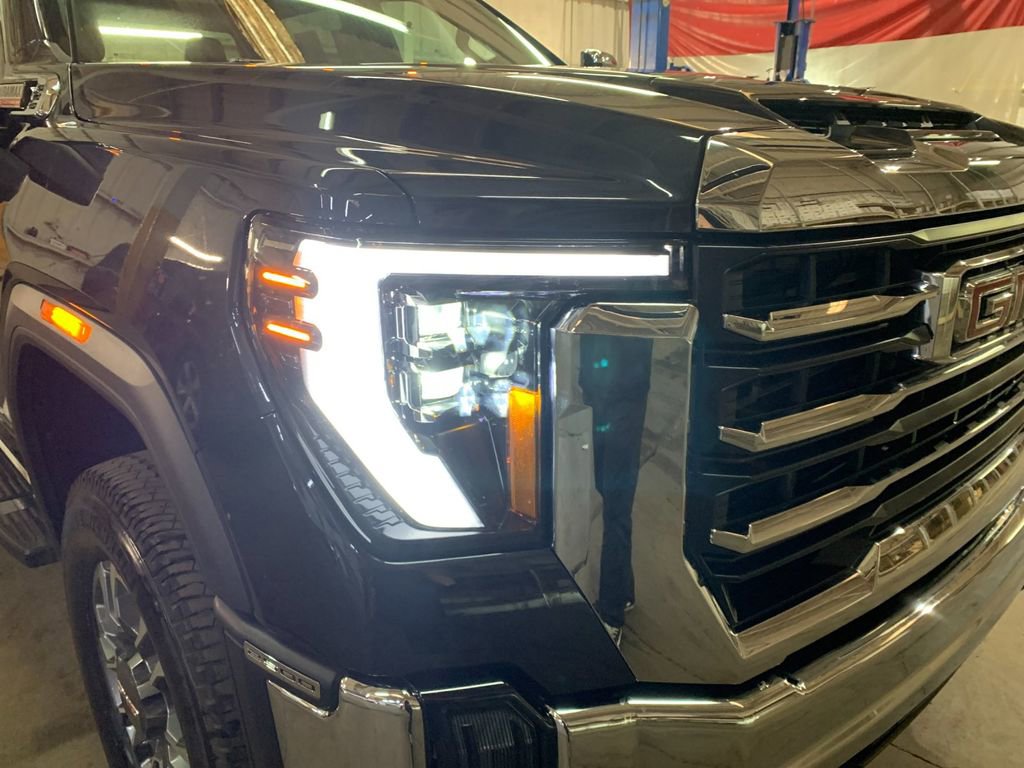 Used 2025 GMC Sierra 2500 SLT w/ SLT Convenience Package image 31
