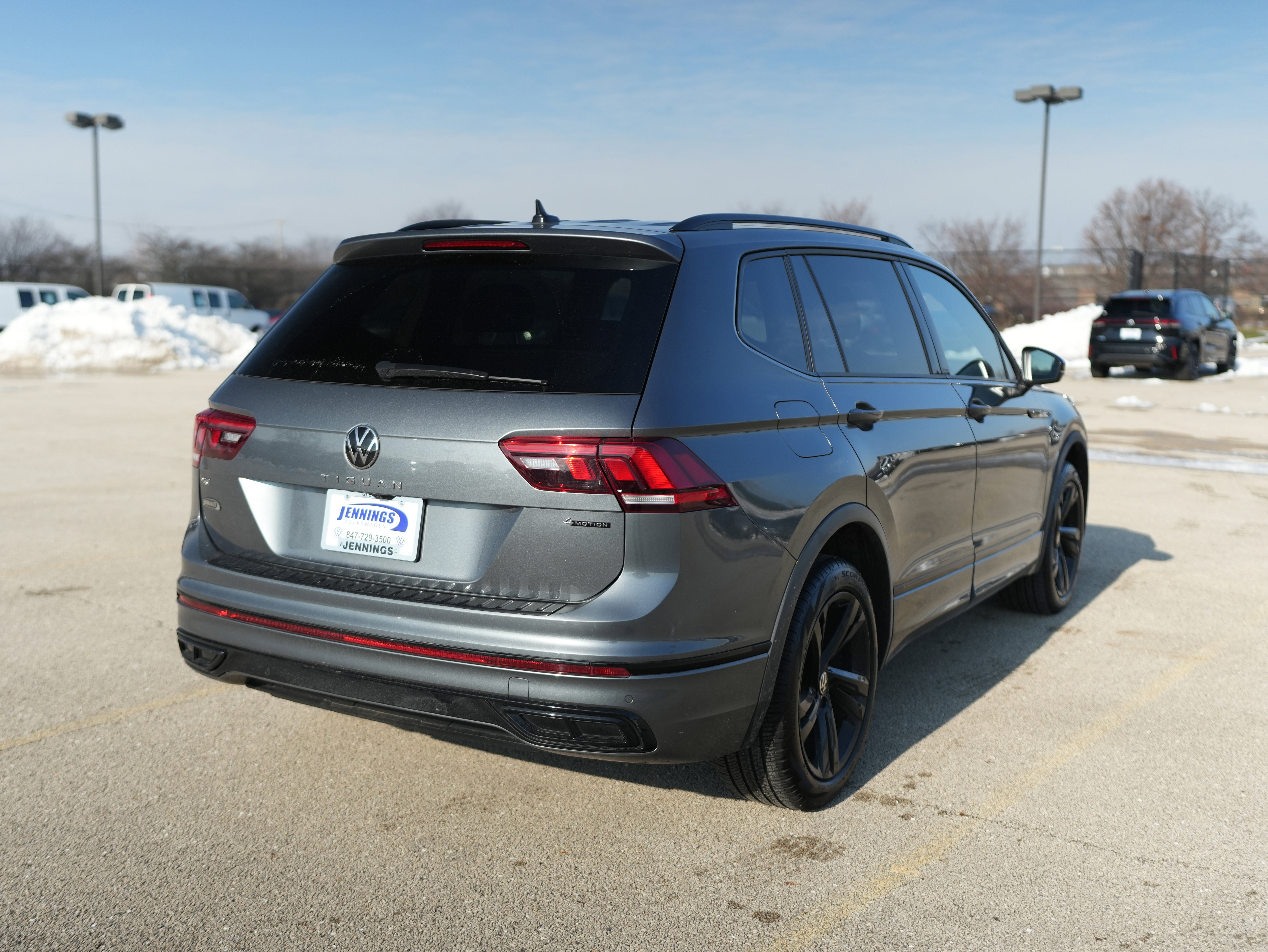 Used 2023 Volkswagen Tiguan SE R-Line image 8