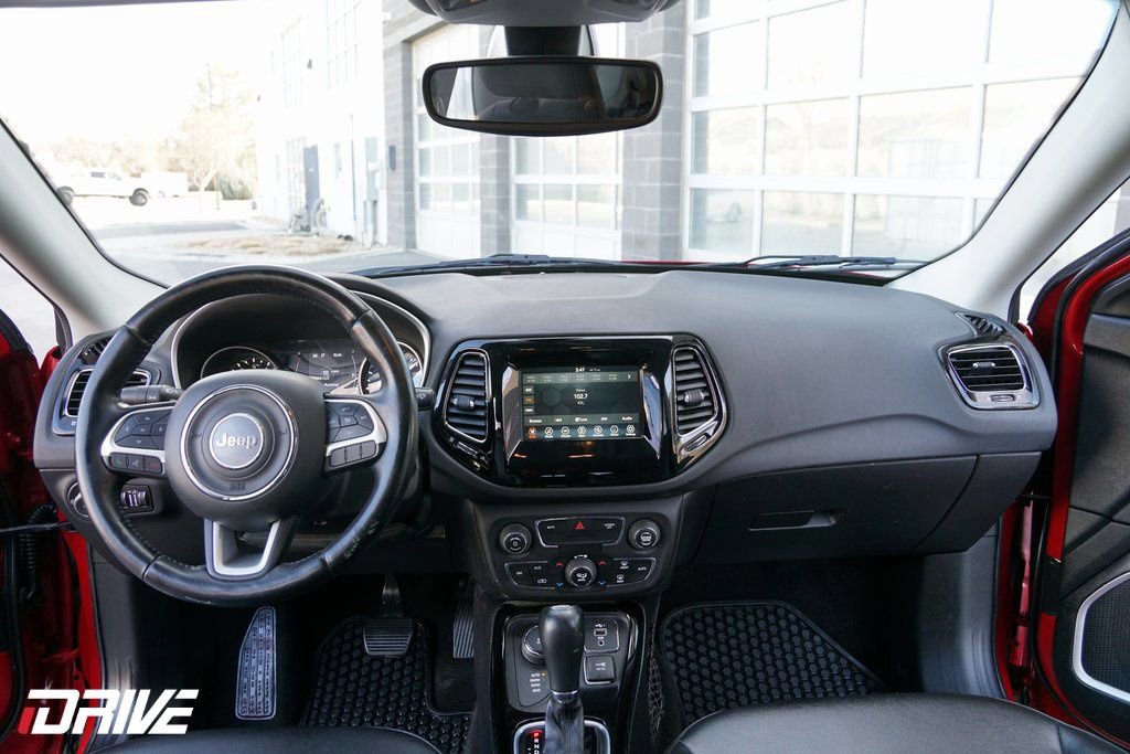 Used 2020 Jeep Compass Latitude image 34