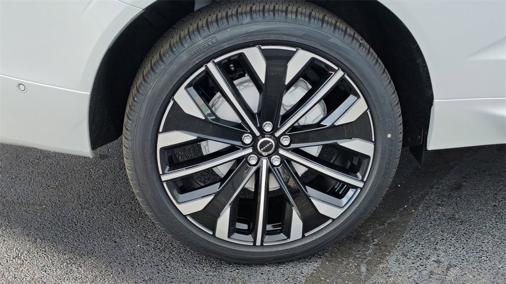 New 2026 Volvo XC60 B5 Ultra w/ Climate Package image 31