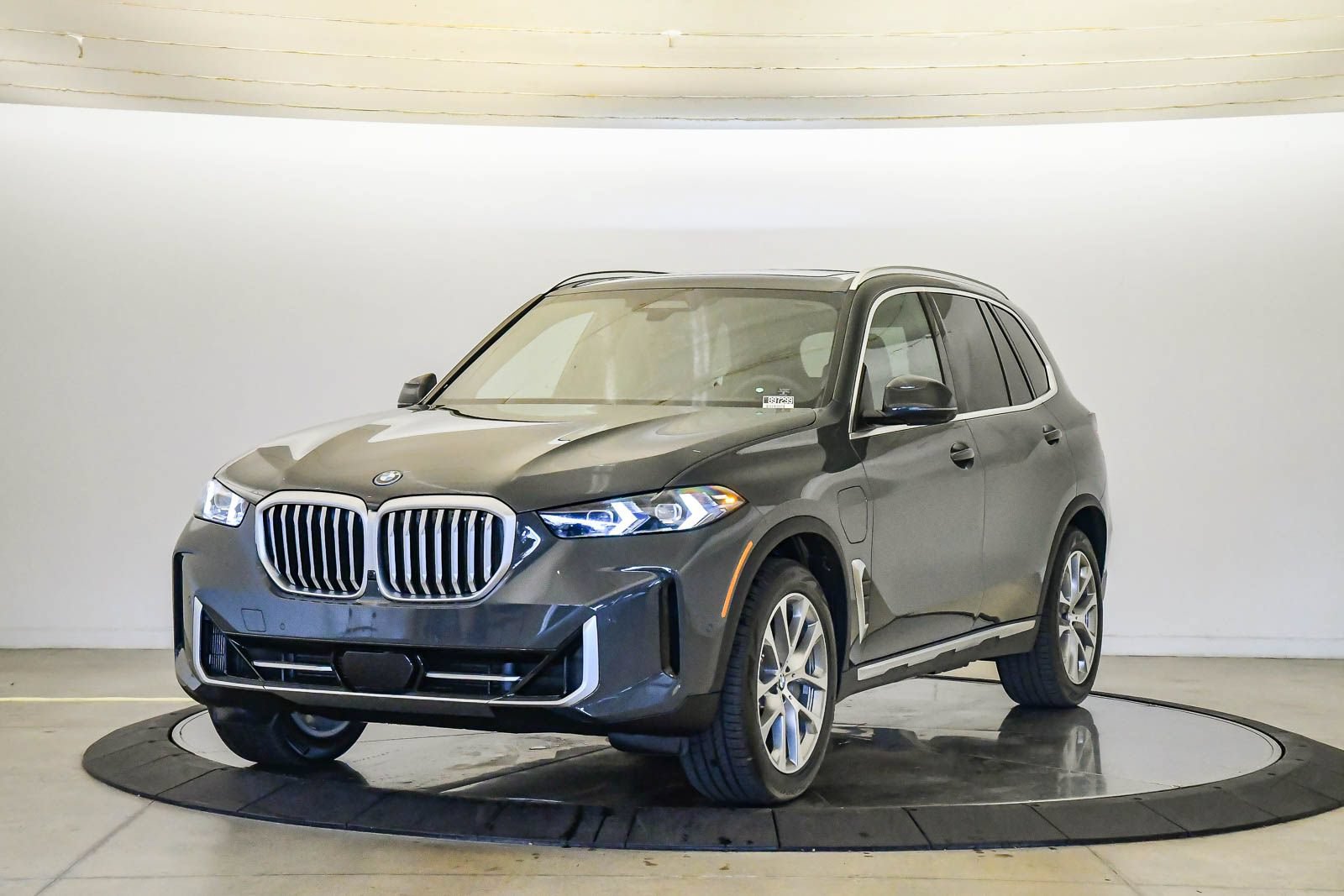 New 2026 BMW X5 xDrive50e AWD/4WD image 1
