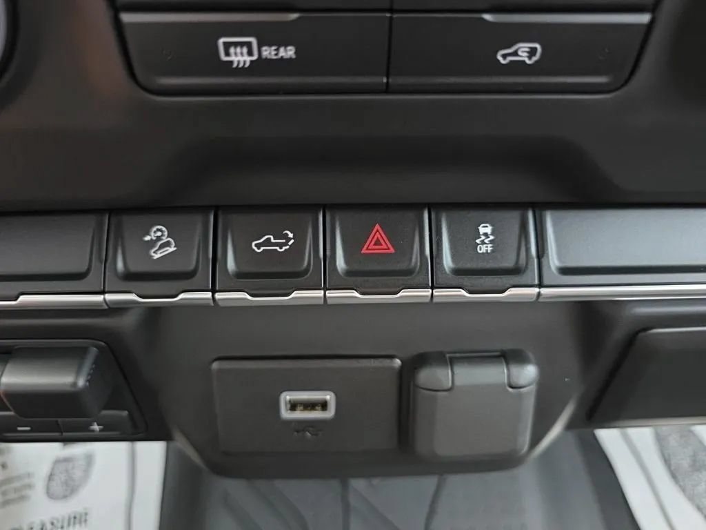 Used 2020 Chevrolet Silverado 1500 Custom Trail Boss w/ Custom Convenience Package AWD/4WD image 30