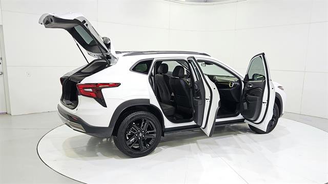 Used 2025 Chevrolet Trax ACTIV w/ Sunroof Package FWD image 32