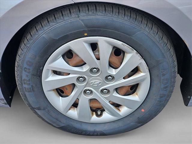 Used 2017 Hyundai Elantra SE image 20