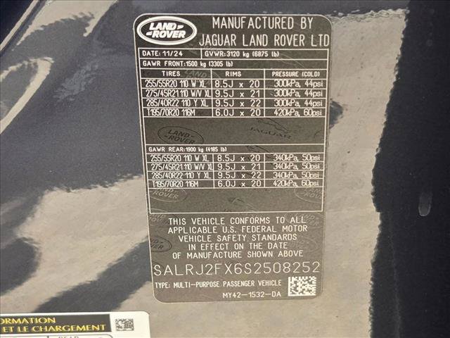 Certified 2025 Land Rover Discovery S AWD/4WD image 25