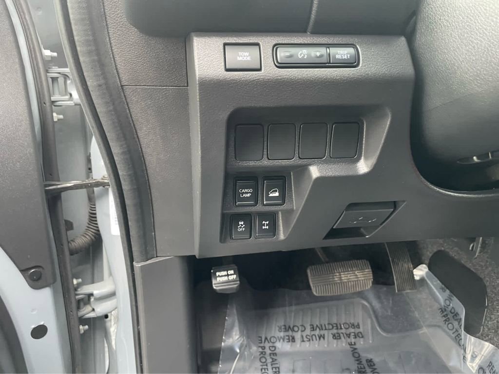 Used 2024 Nissan Frontier PRO-4X w/ Off-Road Protection Package AWD/4WD image 12