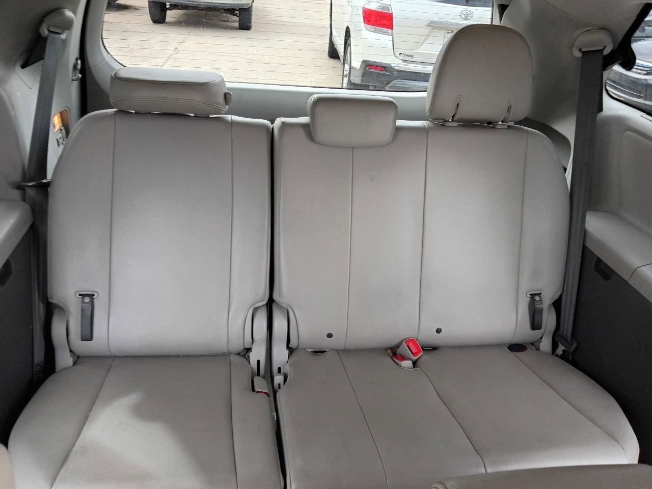 Used 2014 Toyota Sienna XLE w/ Entertainment Package image 18