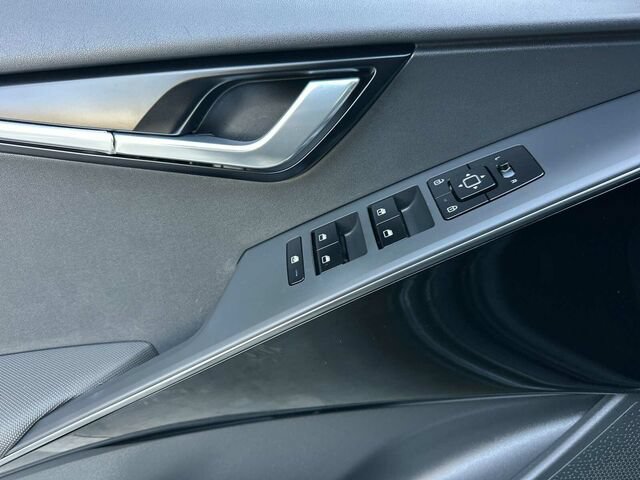 Used 2025 Kia Niro Wind FWD image 11