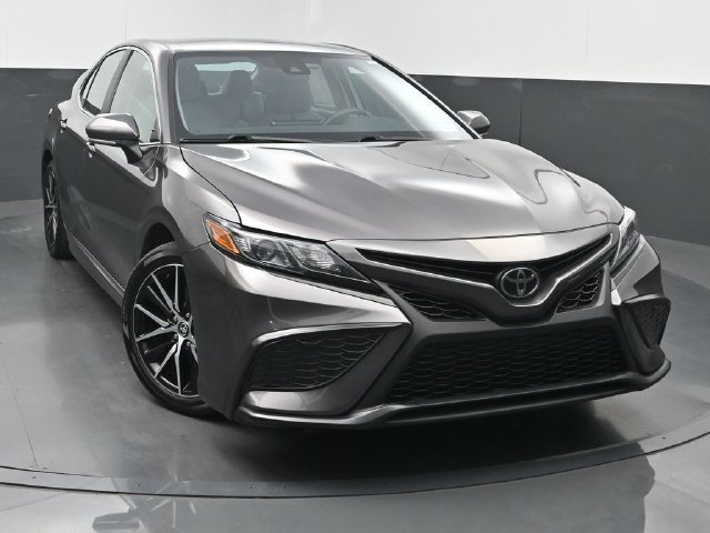 Used 2024 Toyota Camry SE FWD image 1