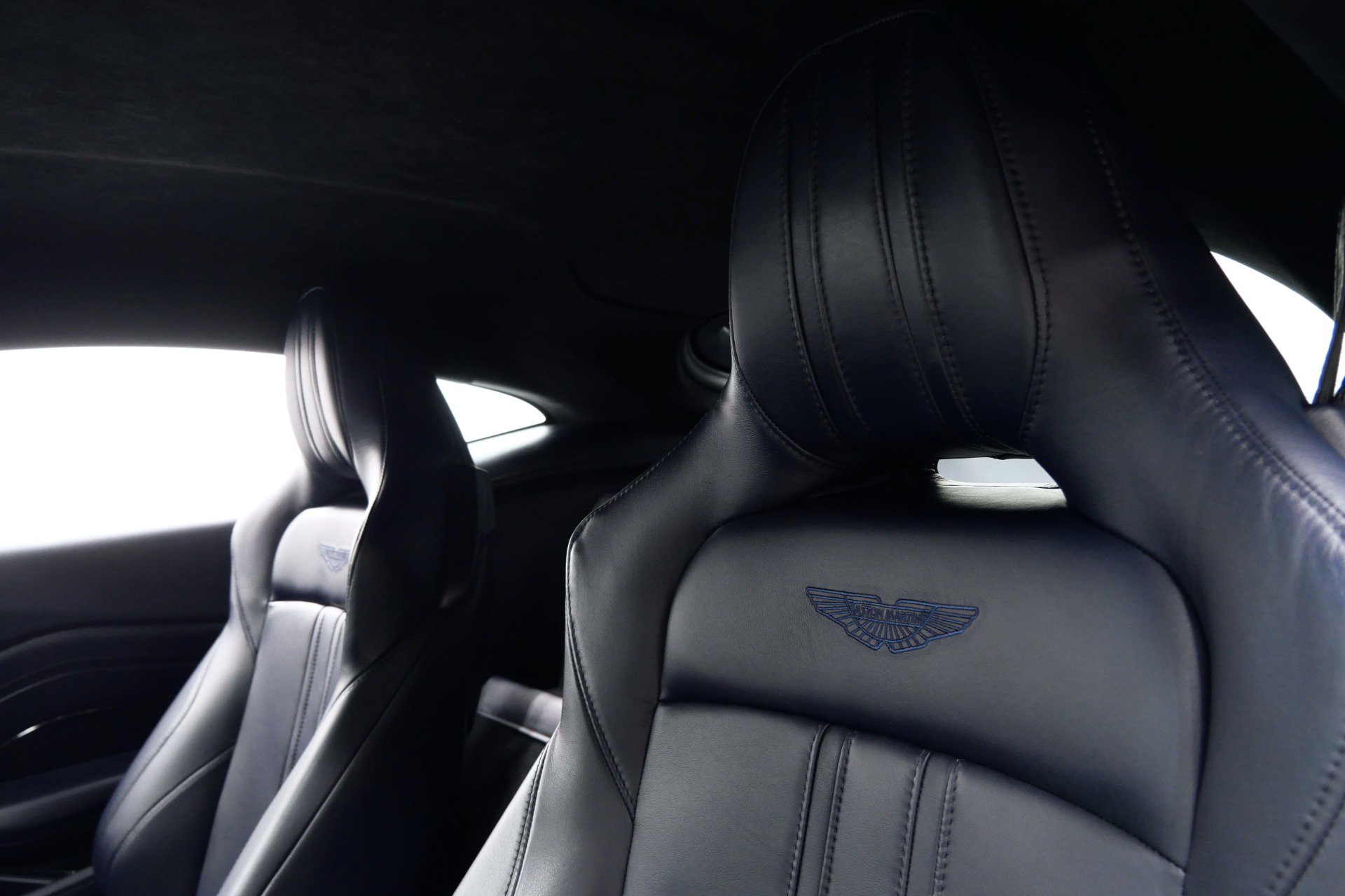 Used 2020 Aston Martin V8 Vantage Coupe image 23