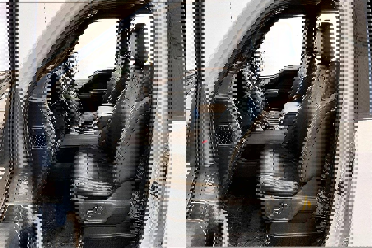 Used 2017 Ford F150 Raptor w/ Equipment Group 801A Mid image 18