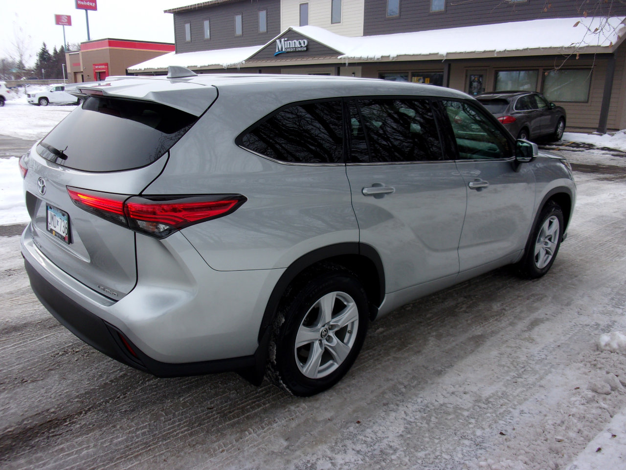 Used 2020 Toyota Highlander LE image 5