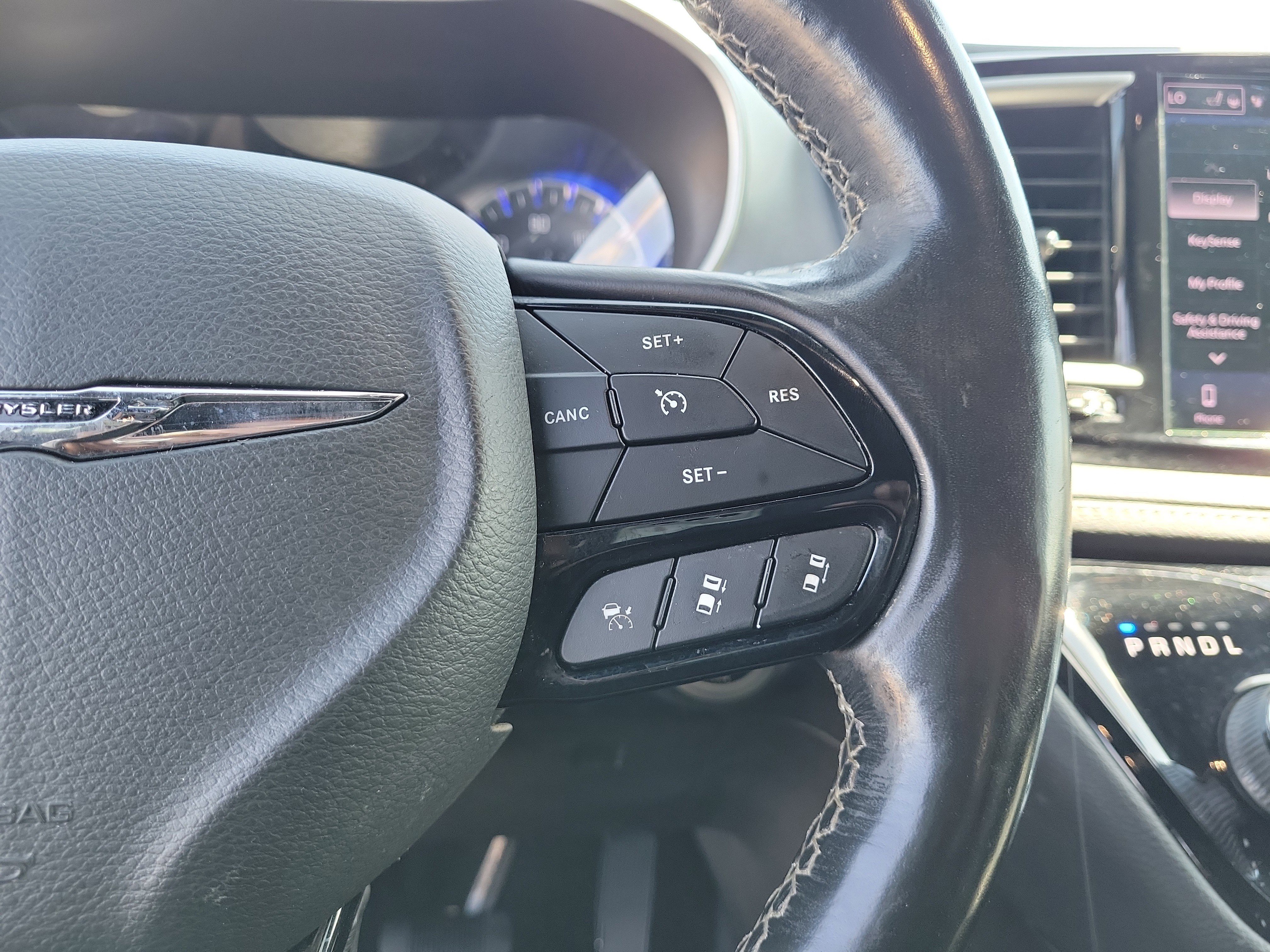 Used 2021 Chrysler Pacifica Touring-L w/ Uconnect Theater Family Group FWD image 20