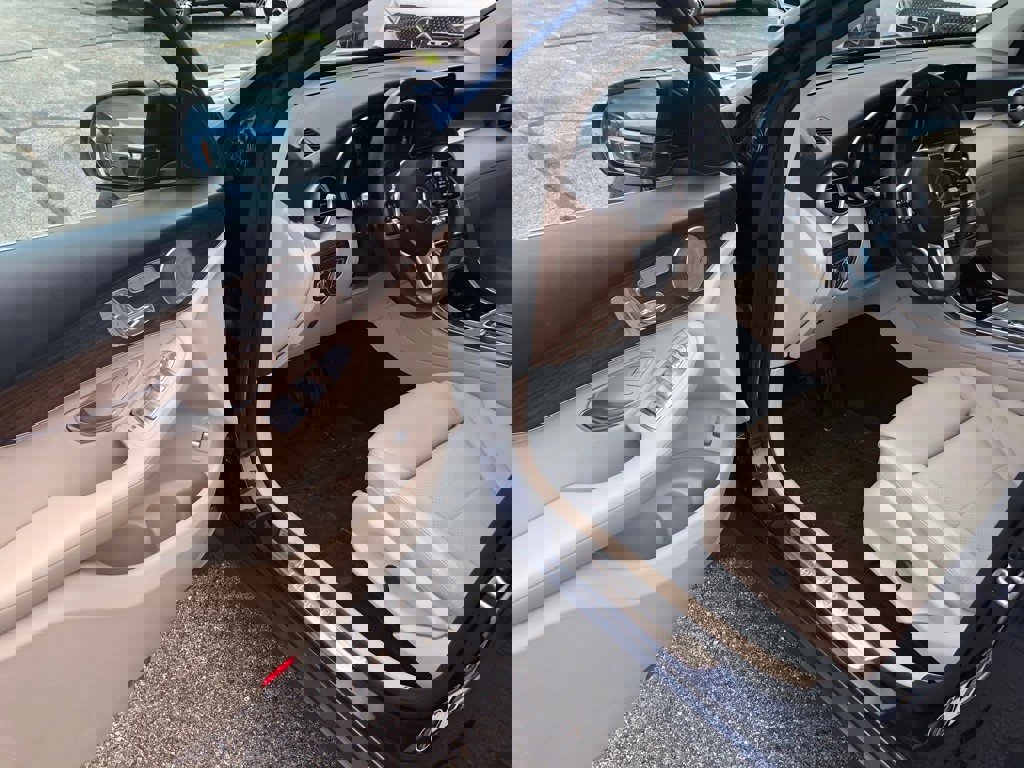 Used 2021 Mercedes-Benz GLC 300 4MATIC w/ Multimedia Package image 10