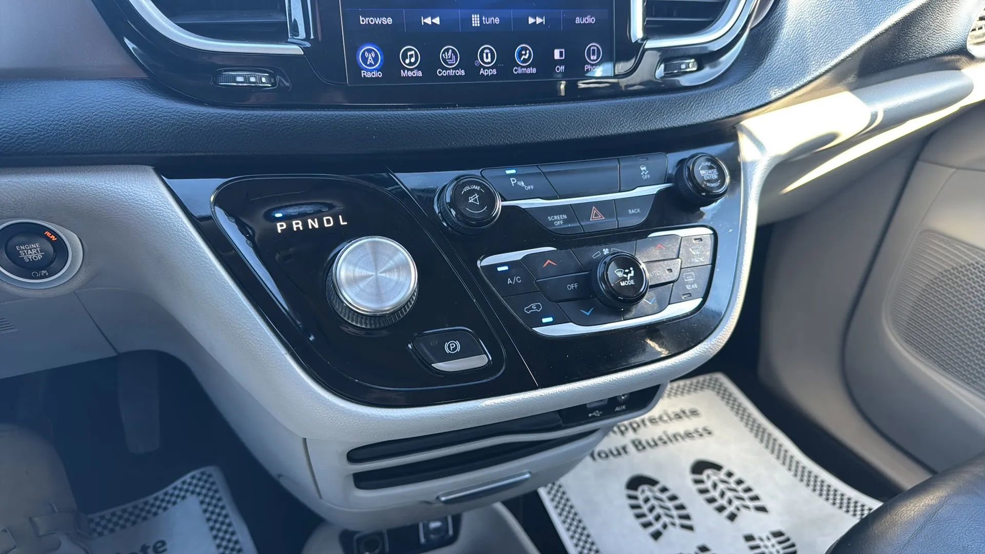 Used 2017 Chrysler Pacifica Touring-L image 39