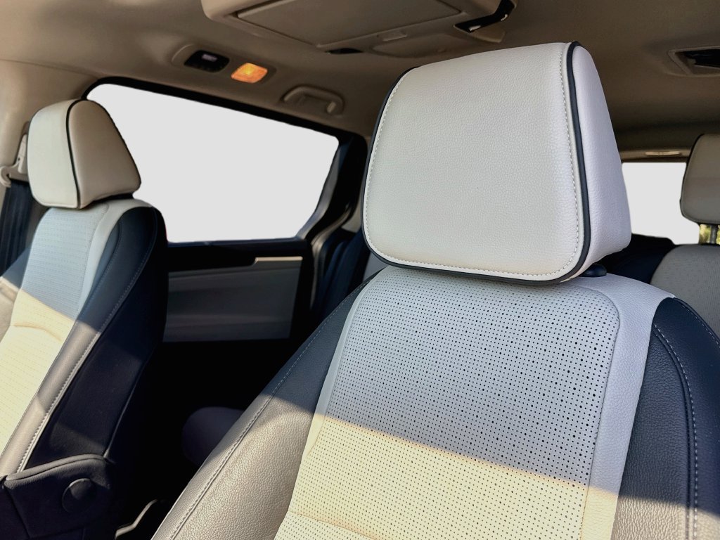 Used 2025 Honda Odyssey Elite image 12