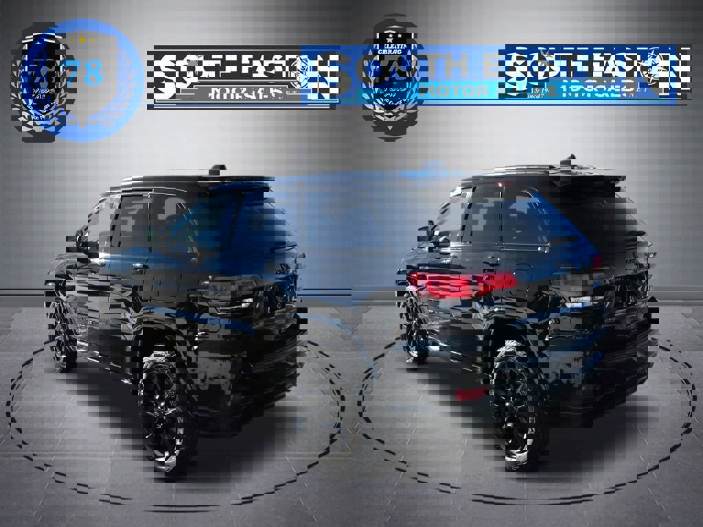 Used 2019 Jeep Grand Cherokee Altitude image 5