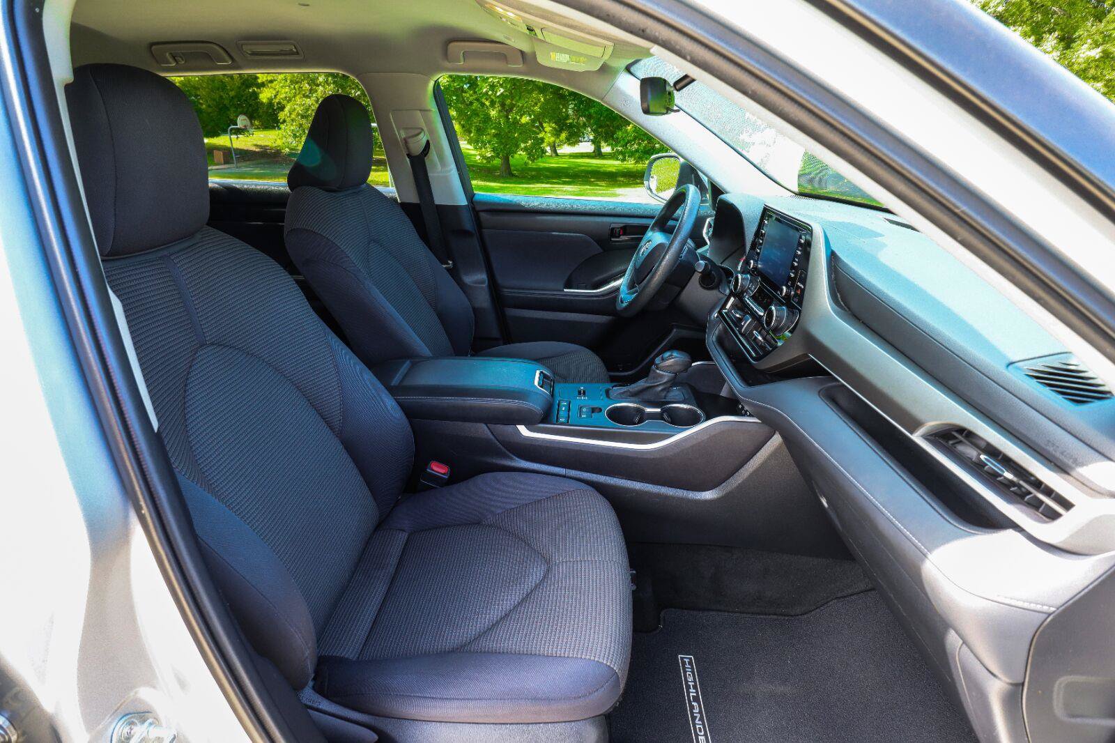 Used 2022 Toyota Highlander L FWD image 37