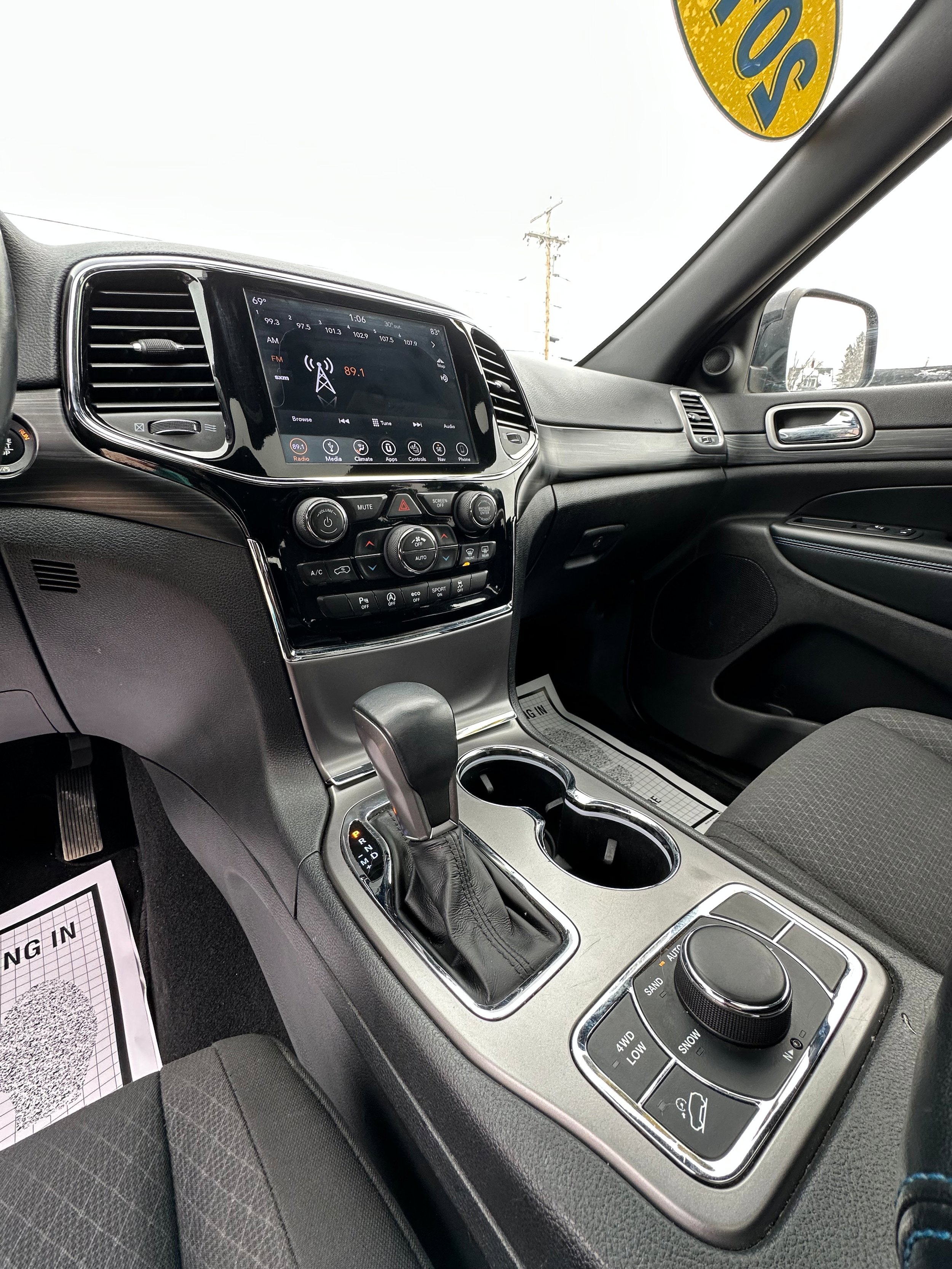 Used 2019 Jeep Grand Cherokee Laredo AWD/4WD image 15