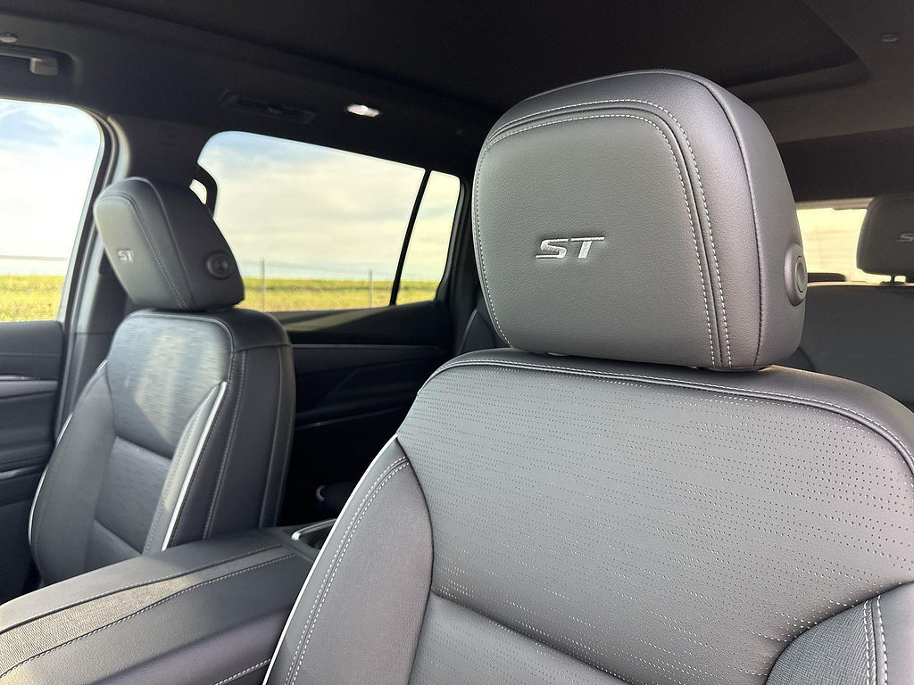 New 2026 Buick Enclave Sport Touring w/ Power Package FWD image 22
