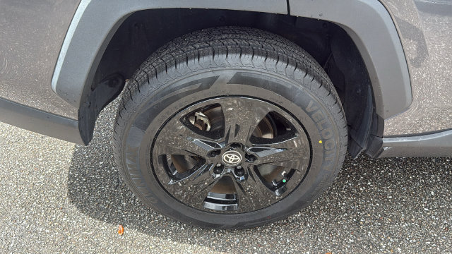 Used 2024 Toyota RAV4 XLE FWD image 12