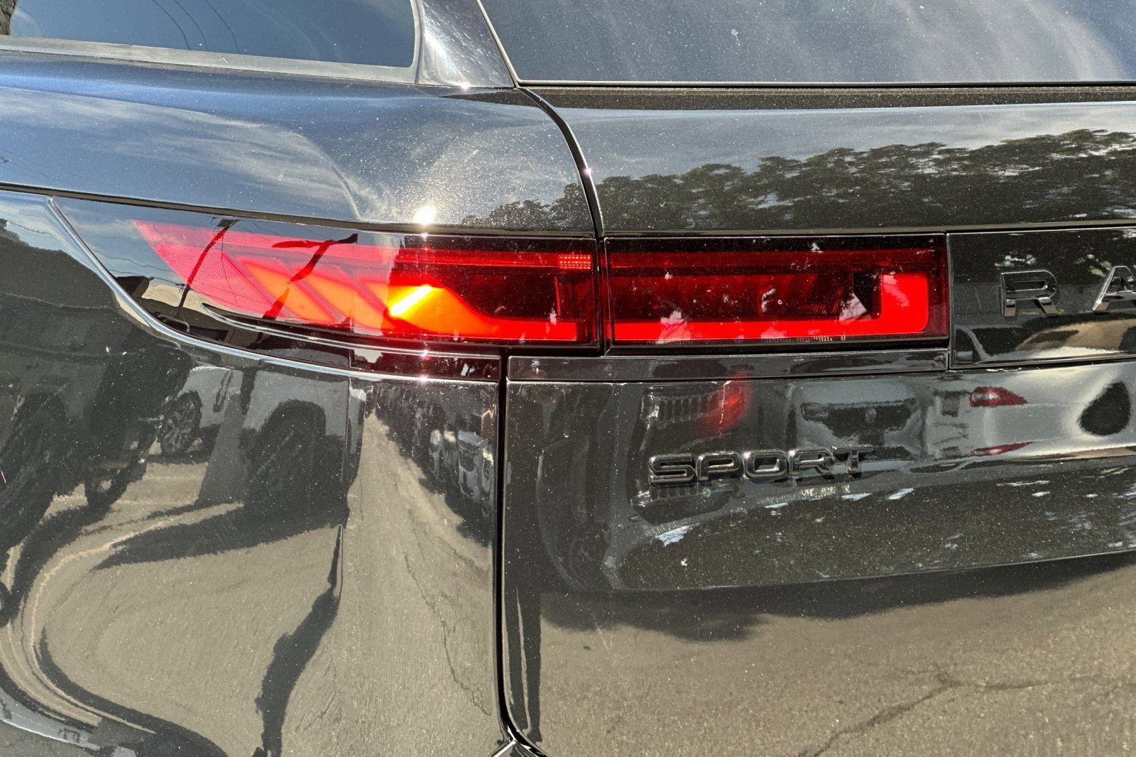 Certified 2025 Land Rover Range Rover Sport SE image 13