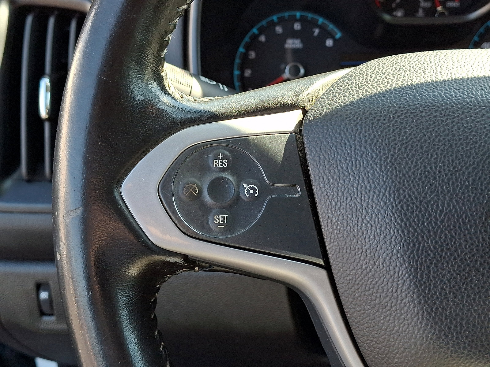 Used 2024 Chevrolet Equinox LT FWD image 21
