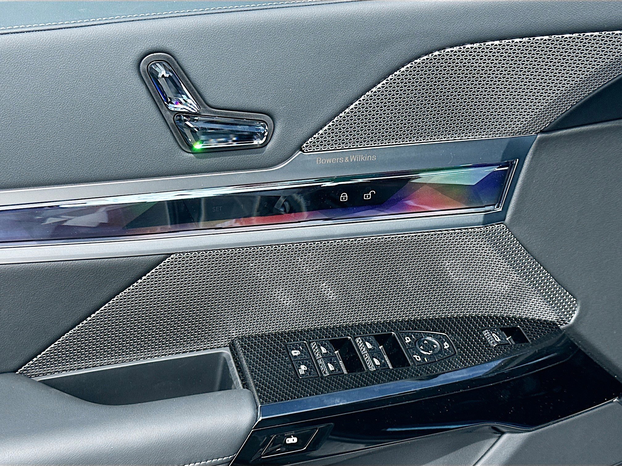 Used 2025 BMW 760i xDrive w/ Executive Package image 18