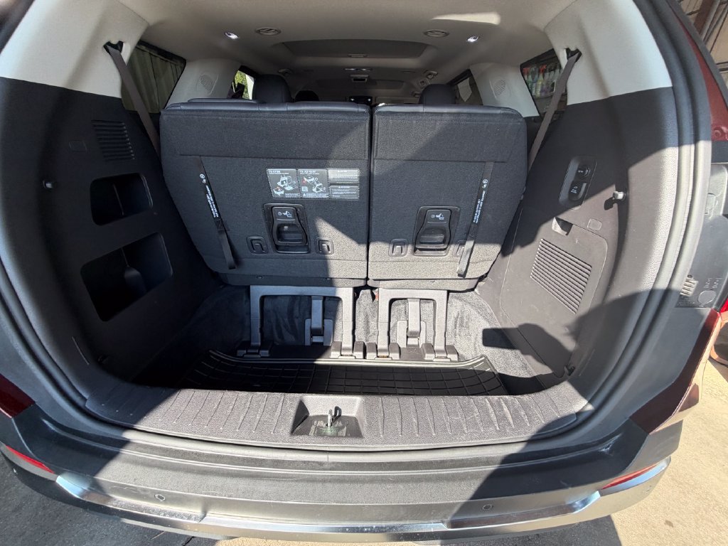 Certified 2025 Kia Carnival SX FWD image 23