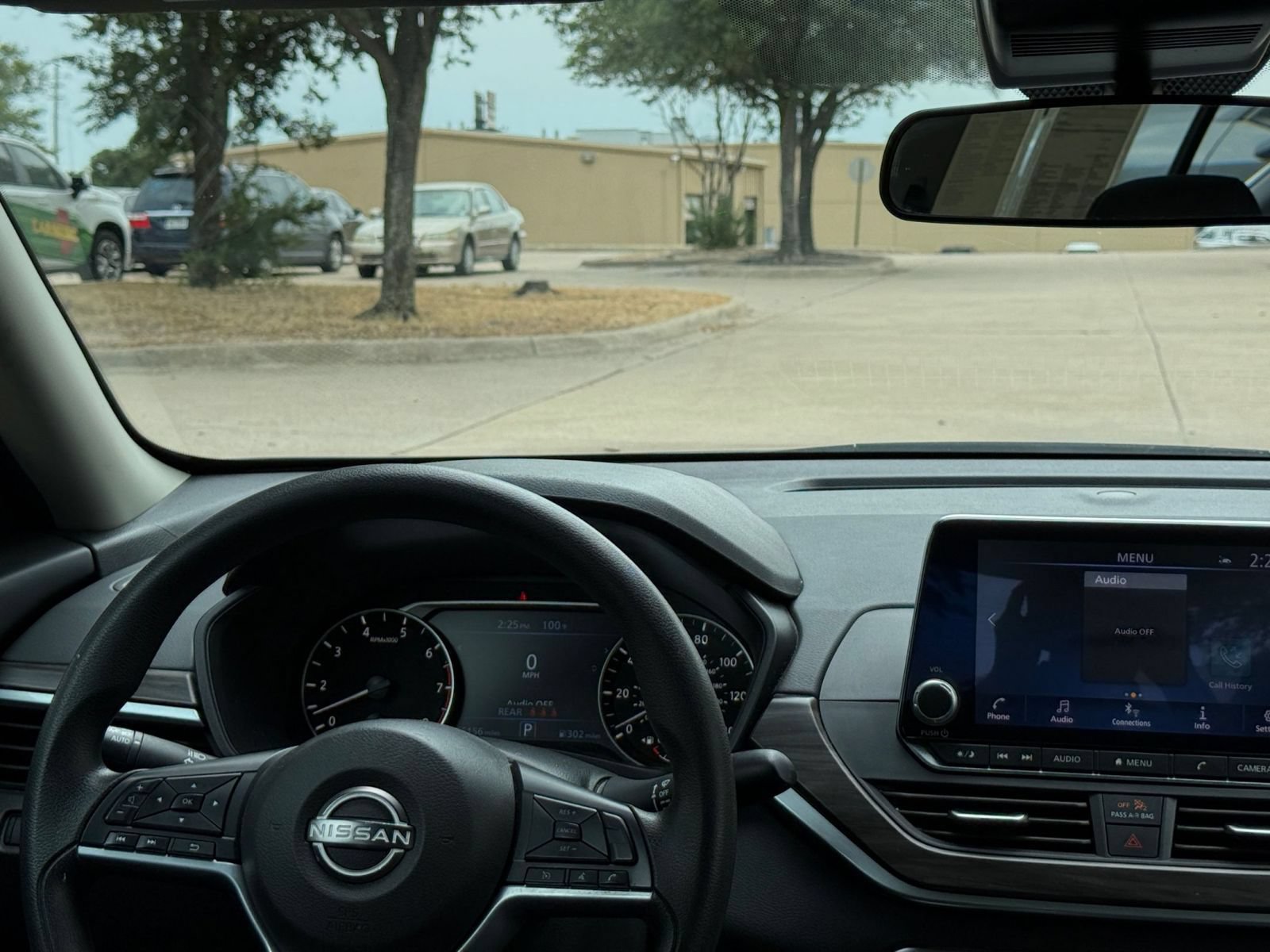 Used 2025 Nissan Altima 2.5 SV FWD image 29