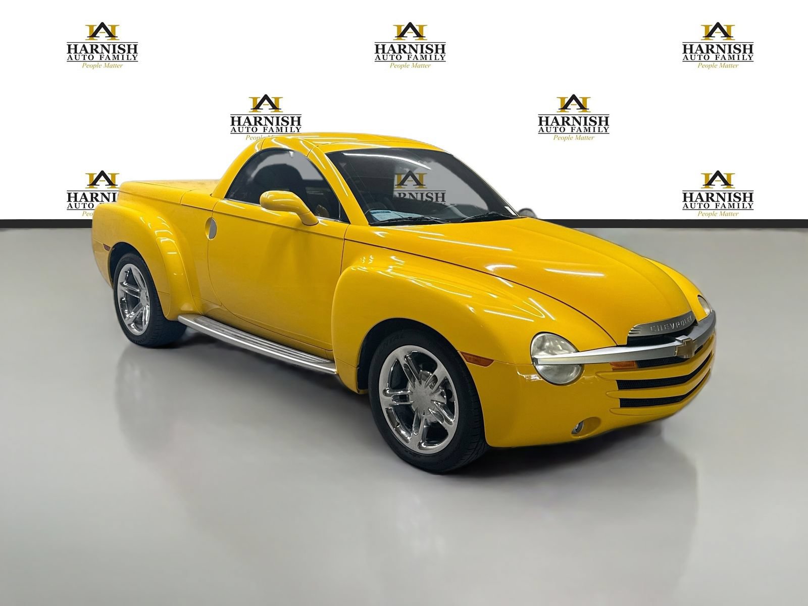 Used 2003 Chevrolet SSR w/ Preferred Equipment Group RWD image 3