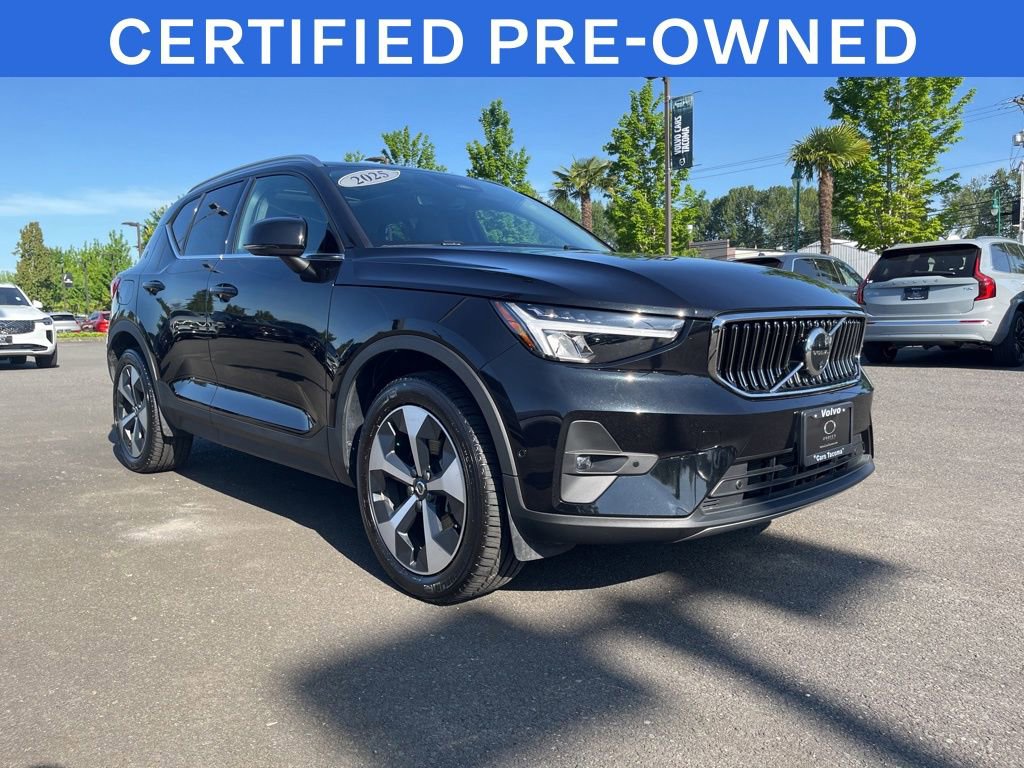 Certified 2025 Volvo XC40 B5 Plus AWD/4WD image 8