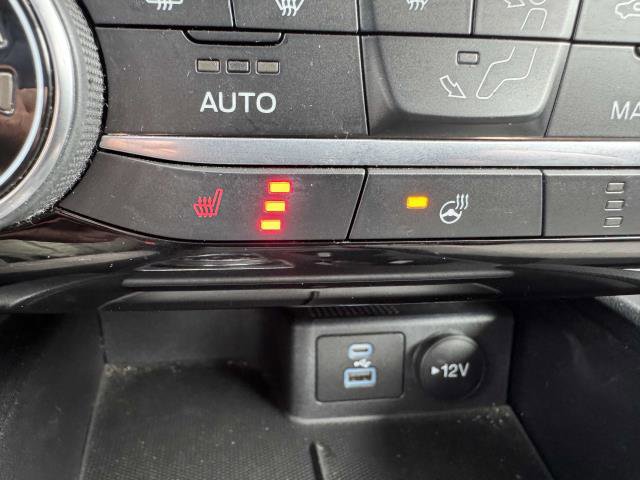 Used 2022 Ford Escape SE w/ SE Sport Appearance Package image 16