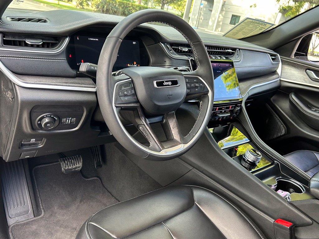 Certified 2025 Jeep Grand Cherokee Limited RWD image 18