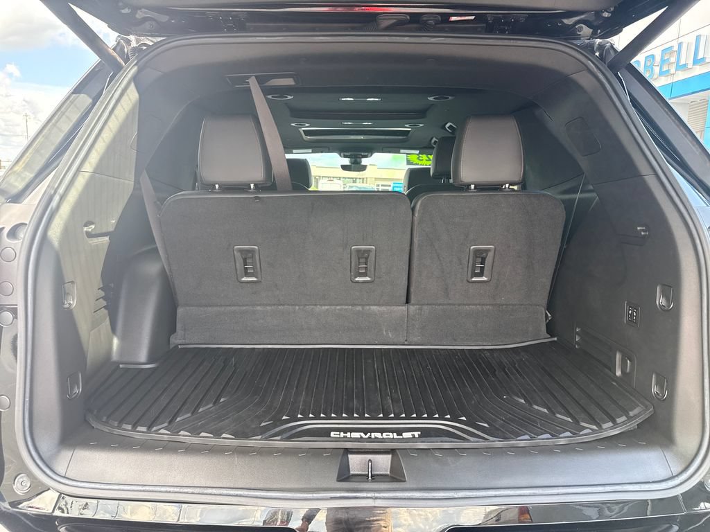 Used 2023 Chevrolet Traverse High Country FWD image 37