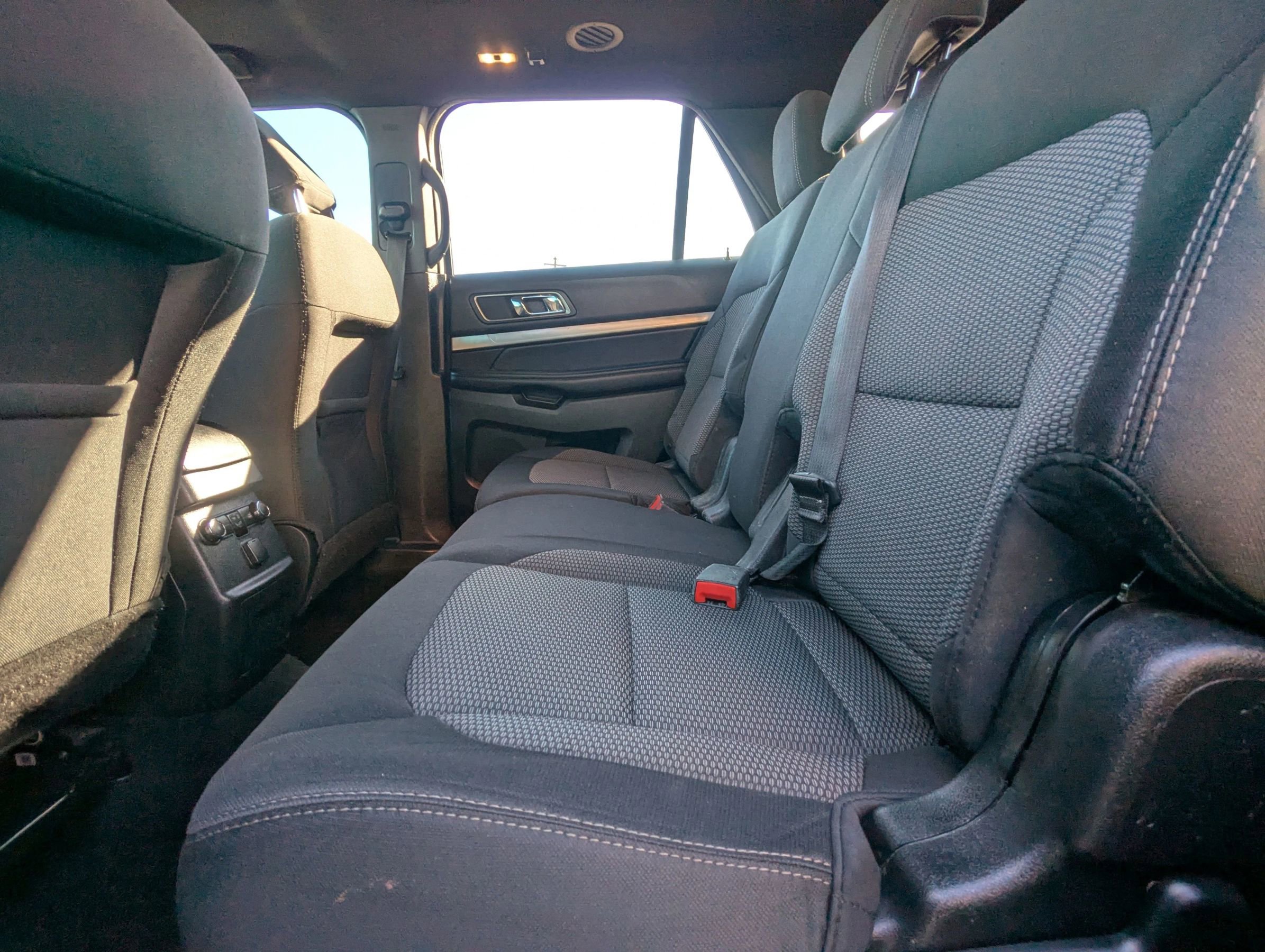 Used 2018 Ford Explorer XLT w/ Equipment Group 201A image 10
