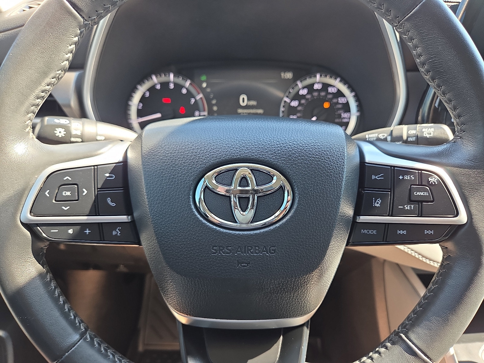 Used 2024 Toyota Highlander XLE AWD/4WD image 24