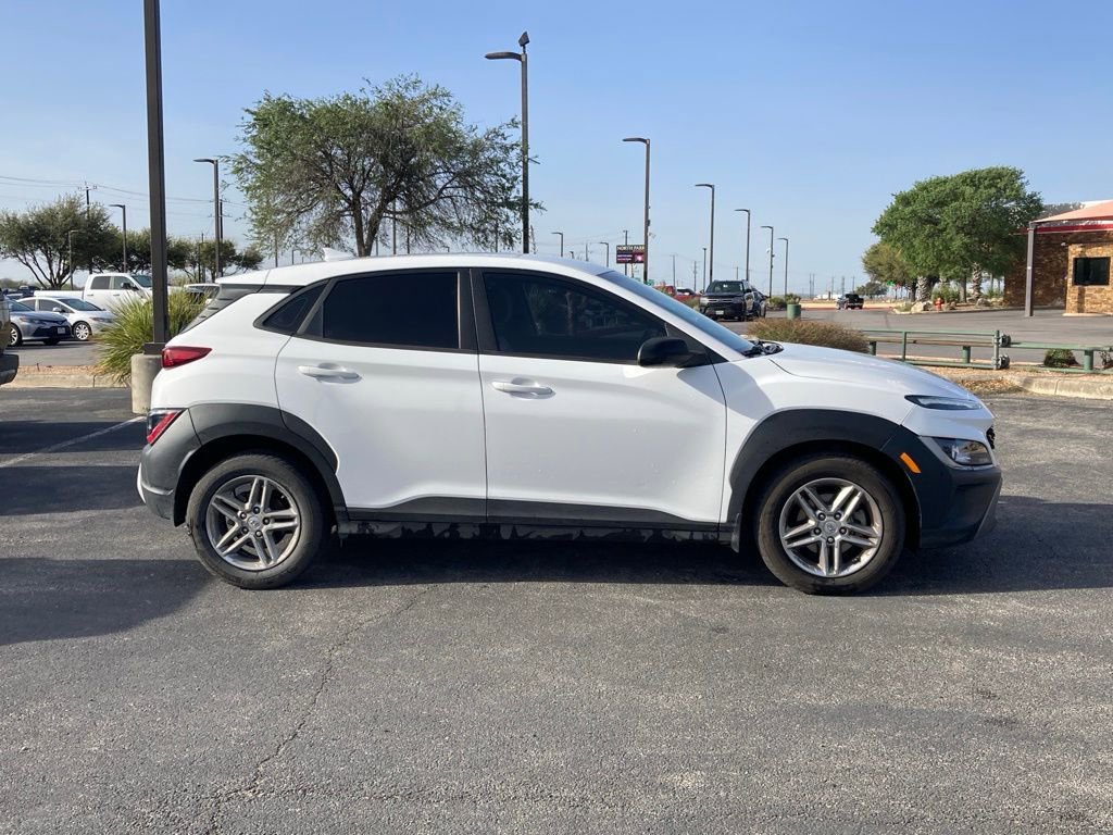Used 2022 Hyundai Kona SE w/ Cargo Package image 4