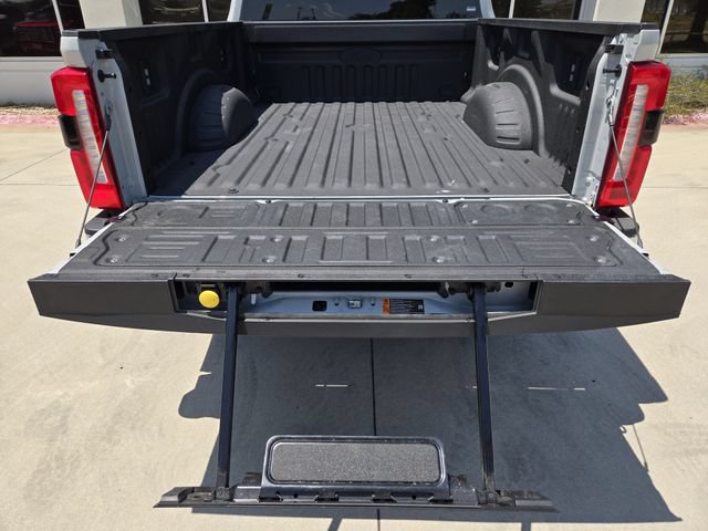 Used 2026 Ford F350 Lariat w/ FX4 Off-Road Package AWD/4WD image 43