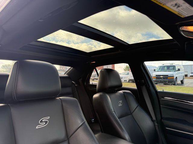 Used 2022 Chrysler 300 S w/ Comfort Group image 4