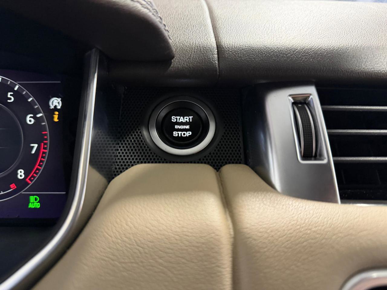 Used 2018 Land Rover Range Rover Sport HSE AWD/4WD image 35
