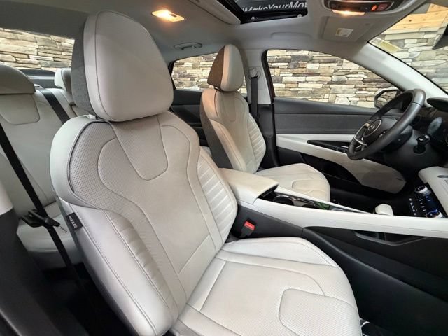 Used 2023 Hyundai Elantra Limited w/ Preferred Accessory Package FWD image 18
