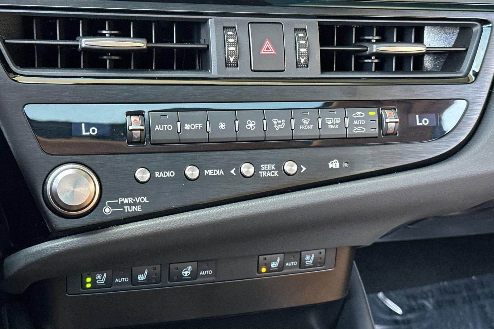 Used 2025 Lexus ES 300h w/ Premium Package image 26